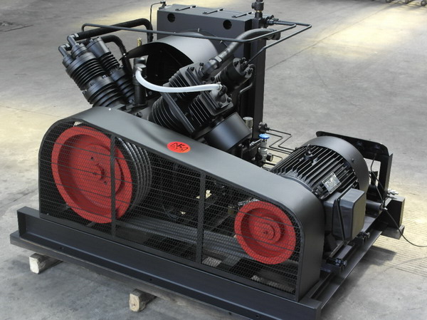 四级压缩100-300公斤高压空压机